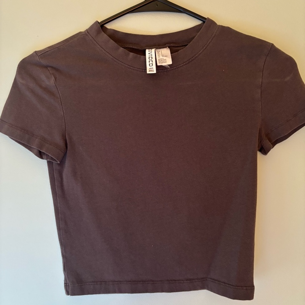 H&M Dark Gray Basic Crop Tee
Size small